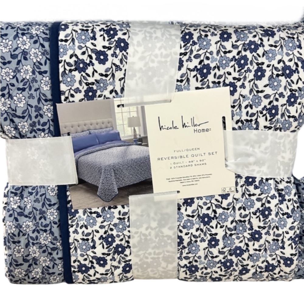 Nicole Miller Full/Queen Reversible Blue and White Floral Quilt Set 88”x92”